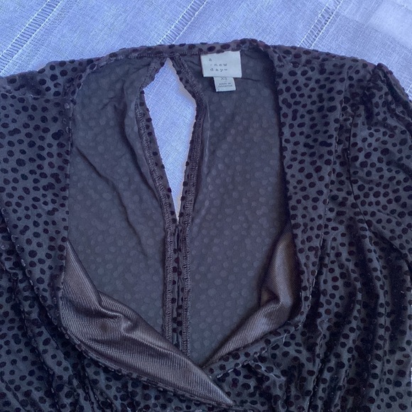 A New Day little black dress with deep v-neck and textured print. - Picture 5 of 14